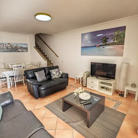 Townhouse 700m From Sao Rafael