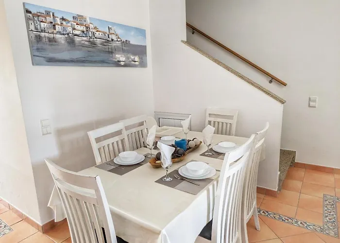 Vila Townhouse 700m From Sao Rafael *