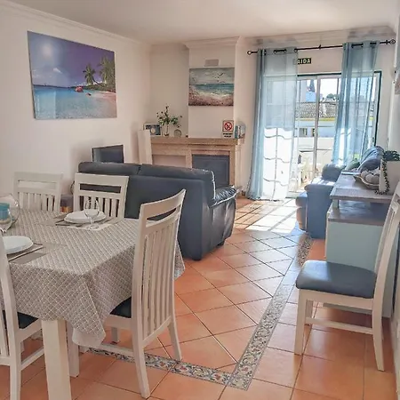 Villa Townhouse 700m From Sao Rafael