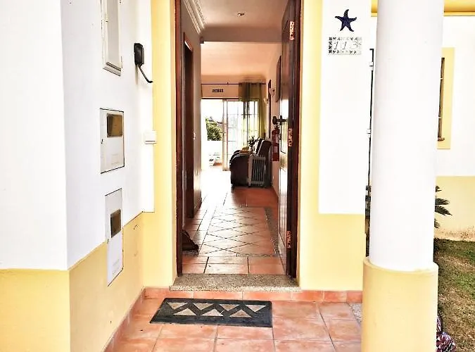 Вилла Townhouse 700m From Sao Rafael *