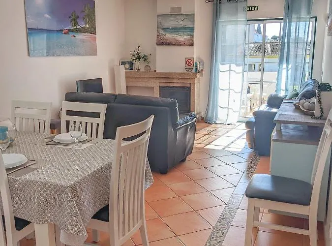 Вилла Townhouse 700m From Sao Rafael