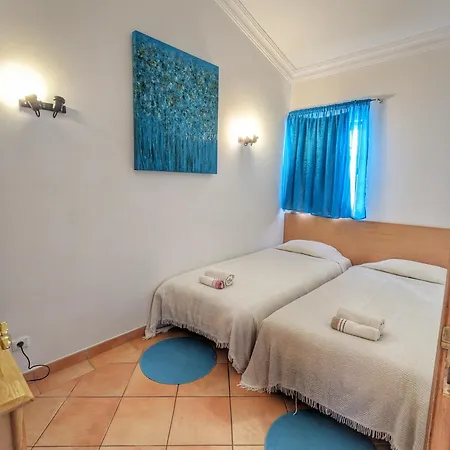 Townhouse 700m From Sao Rafael Willa